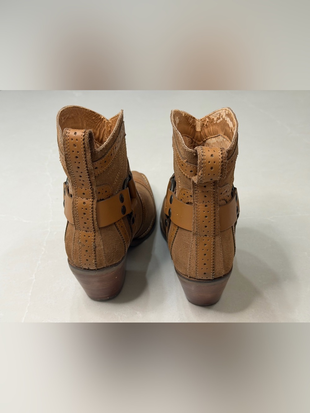 Dingo Gummy Bear Suede Western Harness Booties Camel Snip Toe 9M - Picture 6 of 13